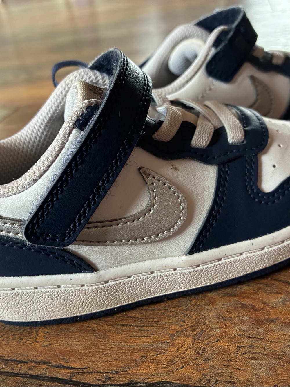 Nike Kids Navy and White Hook-and-Loop Sneakers